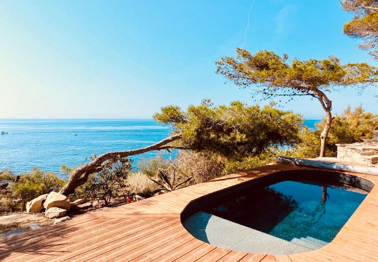 Maison à Carry-le-Rouet - Les pierres tombees