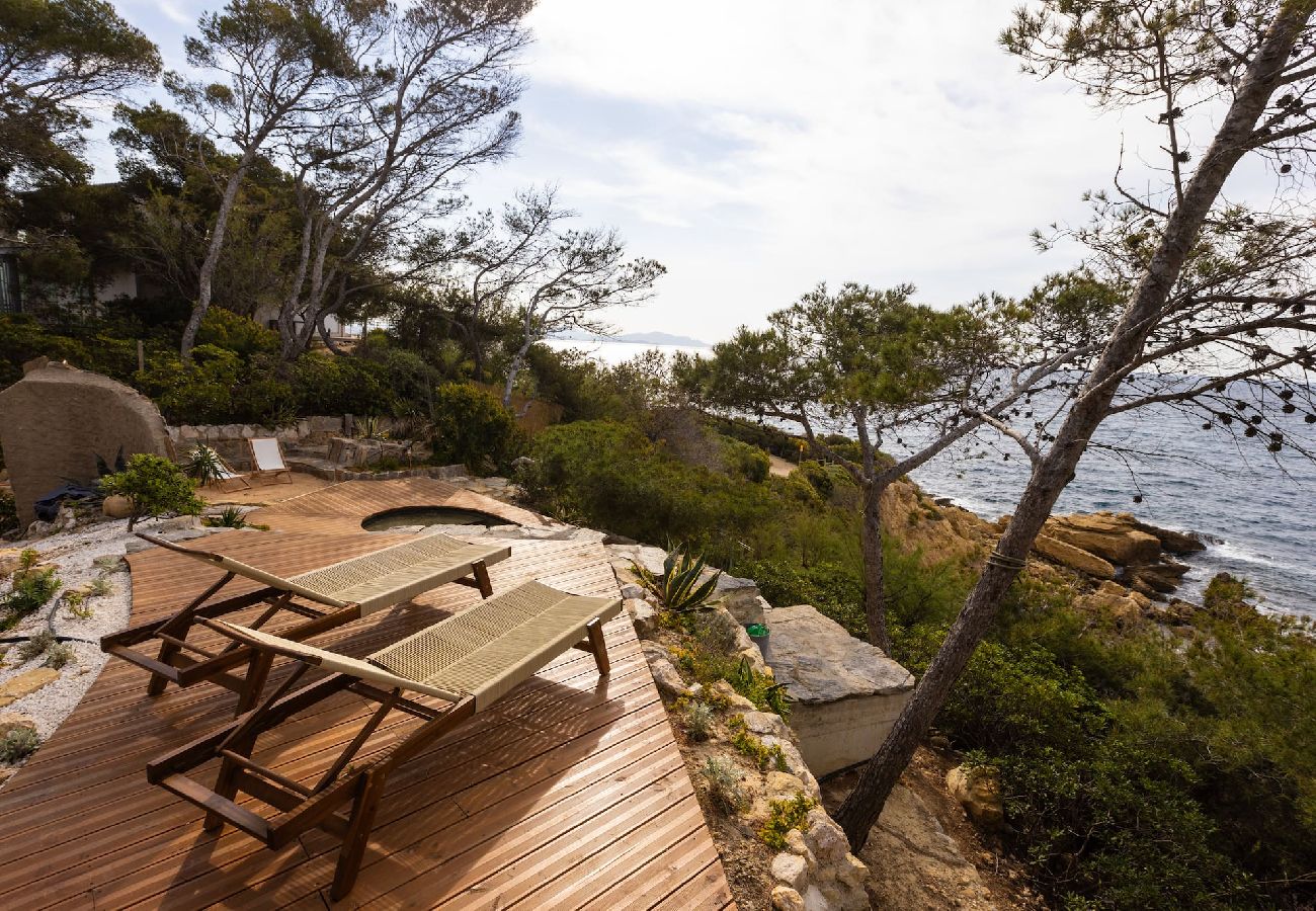Maison à Carry-le-Rouet - Les pierres tombees