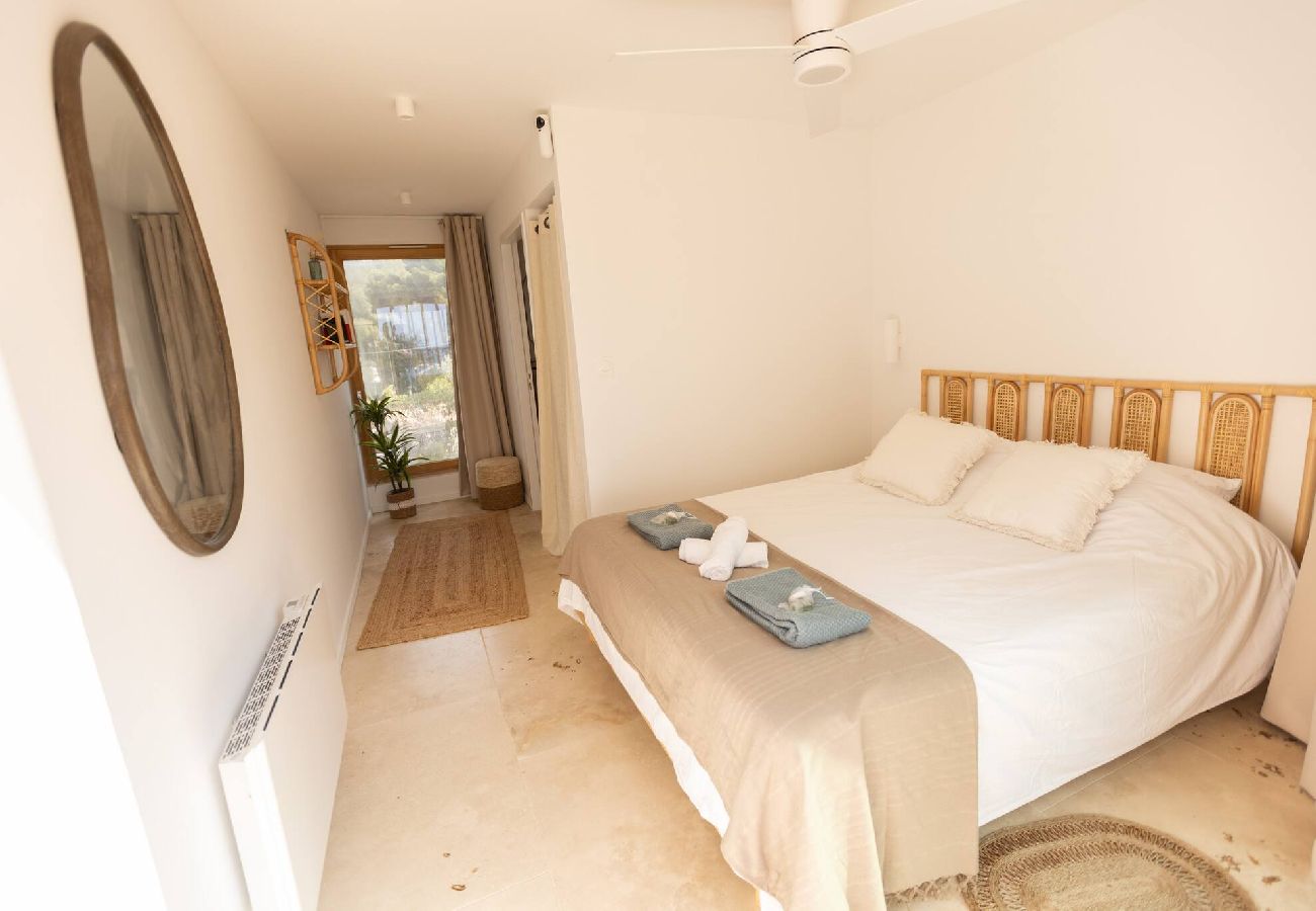 Maison à Carry-le-Rouet - Les pierres tombees