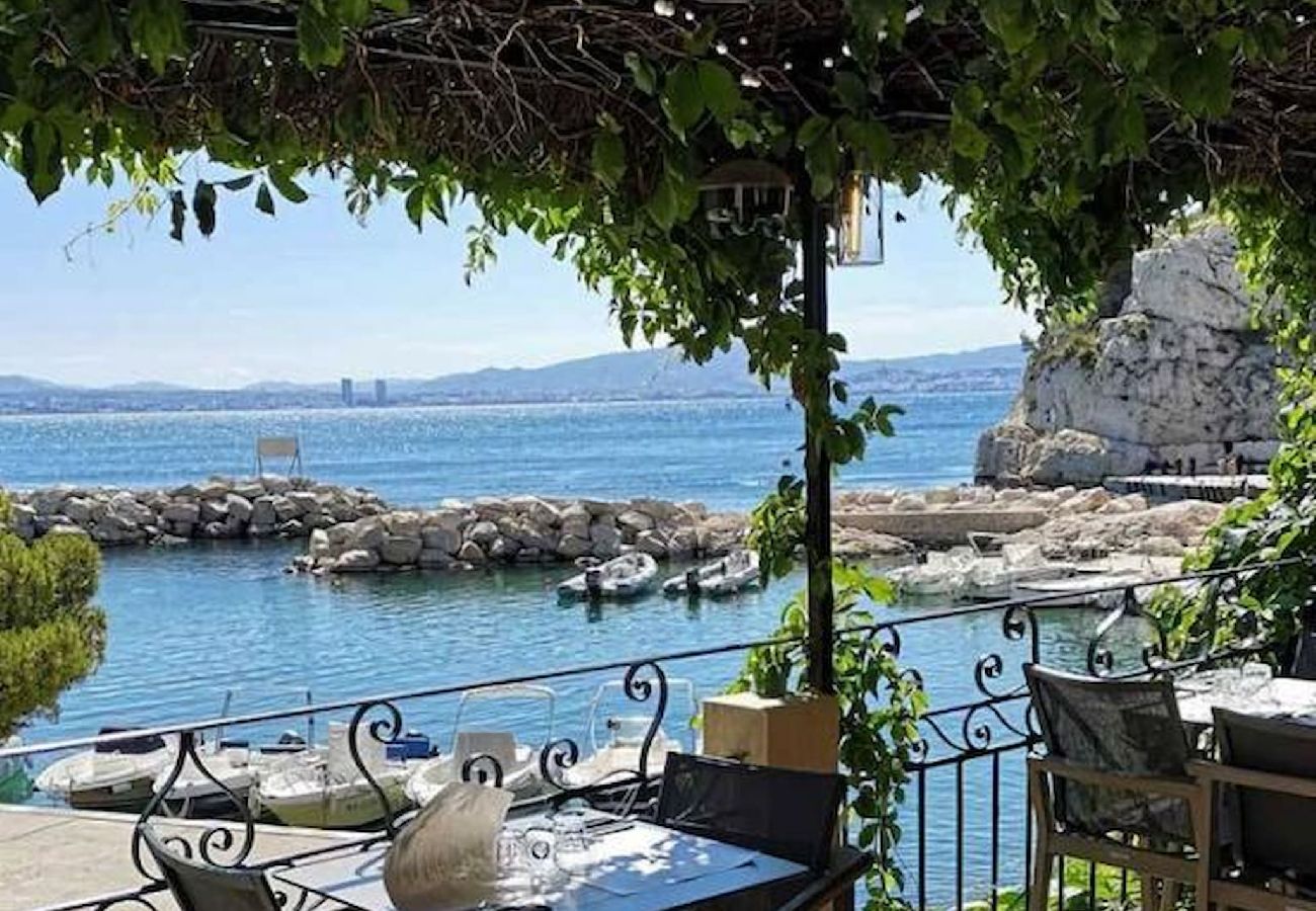 Maison à Carry-le-Rouet - Les pierres tombees